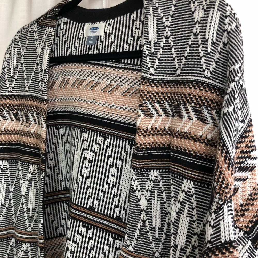 Old navy cardigan. With abstract/stylish print